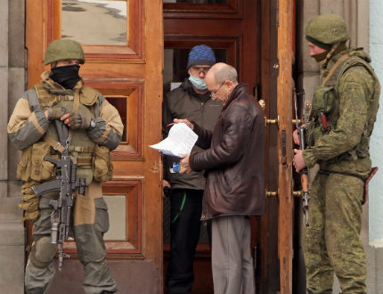 Интензивни боеве в района на Донецк ден преди изборите