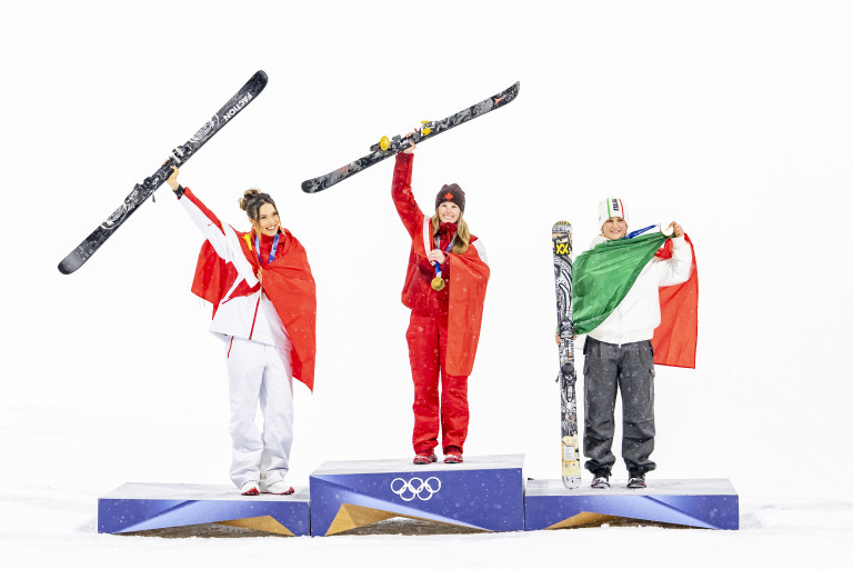 Гу с двата си сребърни медала