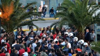 Полицията на гръцкия остров Лесбос тази сутрин прекрати протест в
