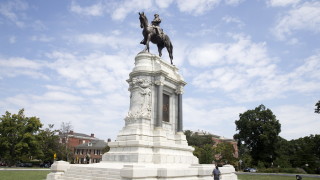 Вирджиния премахва паметника на генерал Робърт Лий от Конфедерацията