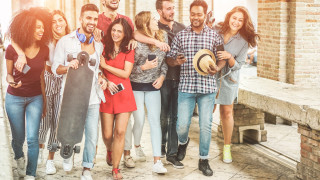 Заплатите на милениалите още страдат от финансовата криза