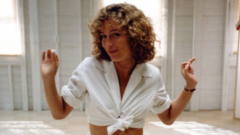 Дженифър Грей се завръща в една от най-култовите си роли