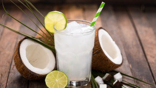 Ползите от консумацията на кокосова вода