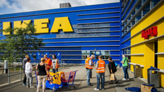 Защо библиотека на IKEA у нас струва по-скъпо, отколкото във Финландия и Франция?