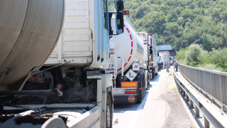 Тир се завъртя на международния път Е 79 между Мездра и