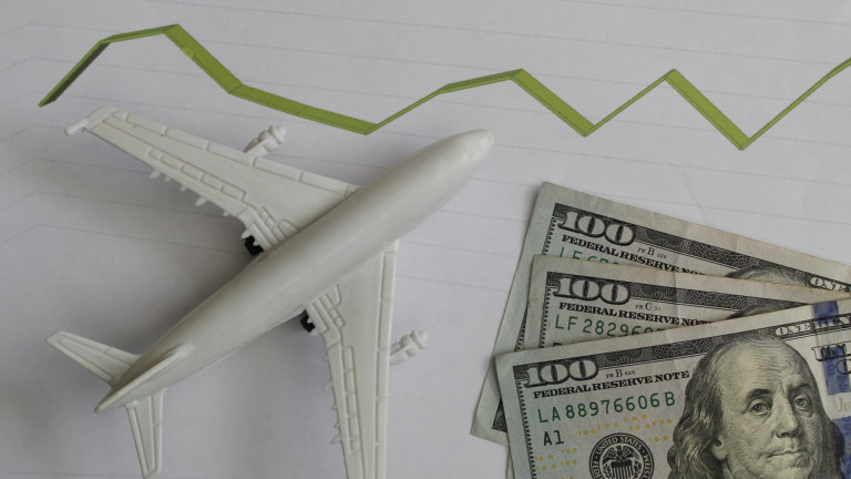 Инфлацията през декември: Само за месец самолетните билети станаха с близо 50% по-скъпи