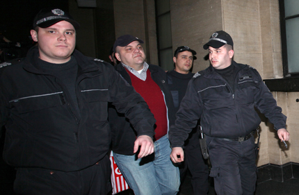 Чеци да остане в ареста е най-адекватно според съда