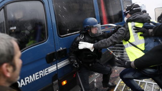 Френската столица Париж се мобилизира за да посрещне традиционните за