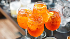 Къде пием най-евтиния Aperol Spritz в Европа (и България е в класацията)