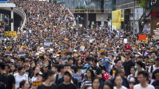 Стотици хиляди се присъединиха днес в последния протест в Хонконг