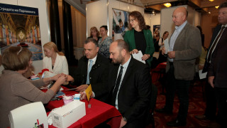 Председателят на Народното събрание Цвета Караянчева призова депутатите да си