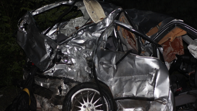 Шофьор загина, а дете е с опасност за живота след катастрофа на пътя Русе – Бяла 