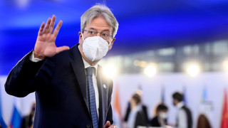 Европейският комисар по икономиката Паоло Джентилони призова във вторник членовете