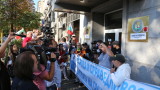 Протестиращи блокираха сградата на КПКОНПИ