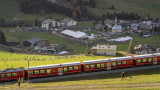  Това е най-дългият пътнически трен в света - той пътува из швейцарските Алпи 