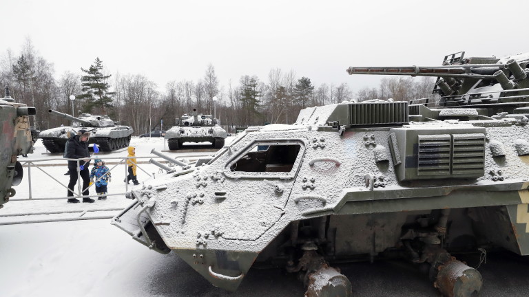 Руските военни са обстреляли областната клинична болница в Херсон, съобщи