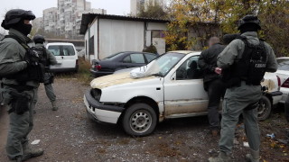 С обвинение са шестима организирали изработката на всякакви фалшиви документи