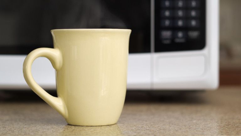 Защо да не приготвяме чай в микровълнова