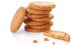 Алармираха за бисквити с изтекъл срок на годност в три столични училища
