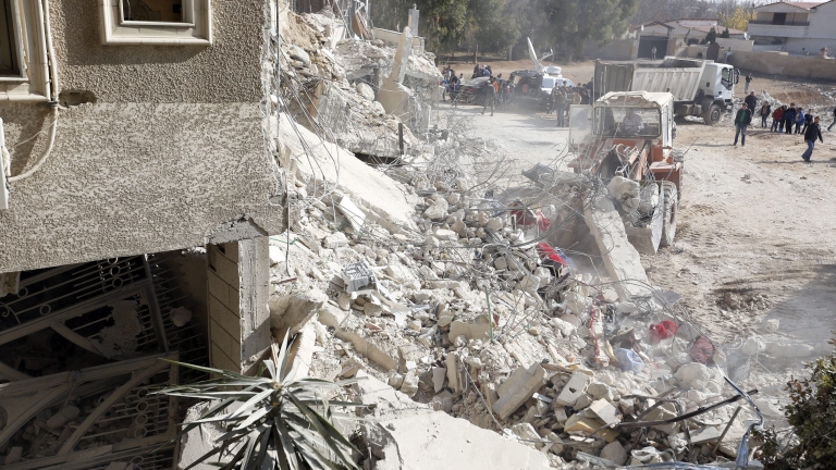 Армията на Асад бомбардира два града, сред убитите има деца
