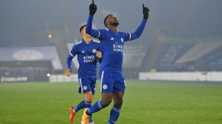 Лестър отказа прекия си конкурент в групата и води еднолично