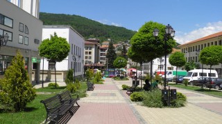 Удължават вечерния час за непълнолетни и малолетни в Трън