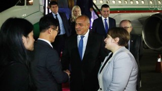 Премиерът пристигна на посещение в Южна Корея