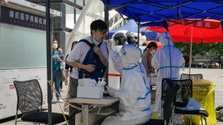 Властите в китайския Шанхай ще позволят на повече бизнеси в