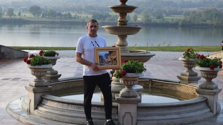Специален подарък за треньора на Локомотив (Пловдив)