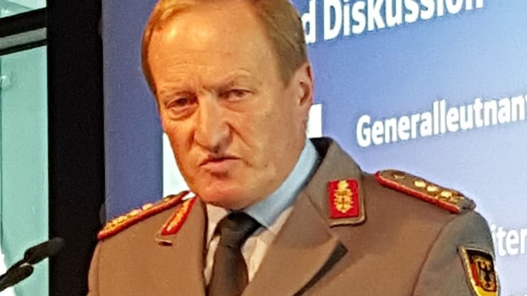 Ген. Ерхард Бюлер поема командването на обединените въоръжени сили на НАТО