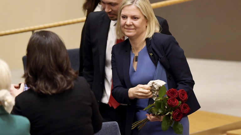 За първи път в историята премиерът на Швеция е жена.