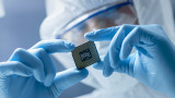 Samsung е принудена да намали производството на чипове
