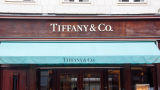 Търговецът на бижута Tiffany се изнася от сградата на "Организация Тръмп"