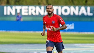 Защитникът на Пари Сен Жермен Дани Алвеш бе наказан