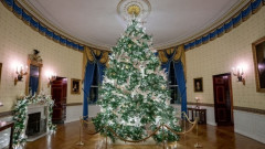 Байдън посрещнаха Коледа в Белия дом