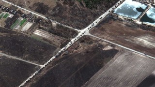 Руска военна колона 64 км настъпва към Киев