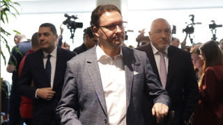 Политическата легитимност се измести в парламента партийните лидери са в