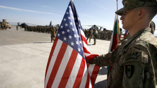 САЩ забавят изтеглянето си от Афганистан 
