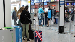 Италианското правителство обяви в петък че ще изисква пристигащите от