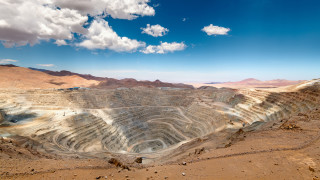 Работниците в Escondida най голямата медна мина в света която се