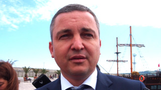 Кандидатът на ГЕРБ за кмет на Варна Иван Портних гласува