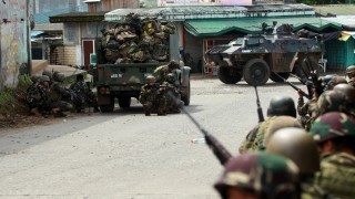 Бунт на ислямисти във Филипините, президентът въведе военно положение