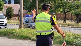 Полицаи и катаджии заблуждават шофьор за положителен тест