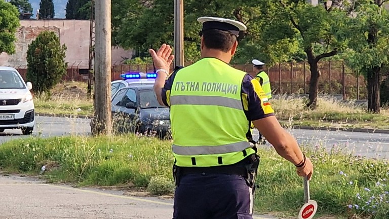 Полицията е блокирала изходите на Сливен. Катаджиите извършват от 6