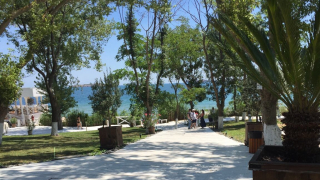 Премахват незаконни буни на "Черноморец"