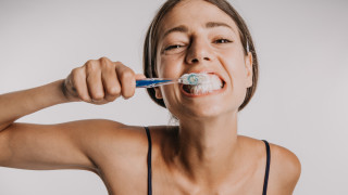 Защо имаме кариеси, въпреки че си мием зъбите редовно