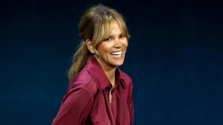 С годините Хали Бери не спира да доказва че остаряването не