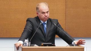 Големите търговски вериги се държат абсолютно коректно Това заяви заместник председателят