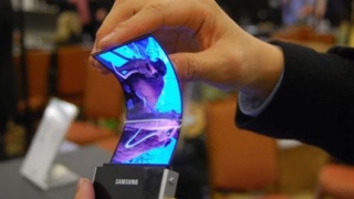 Samsung очаква телефони със сгъваеми дисплеи през 2015 година