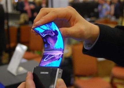 Samsung очаква телефони със сгъваеми дисплеи през 2015 година